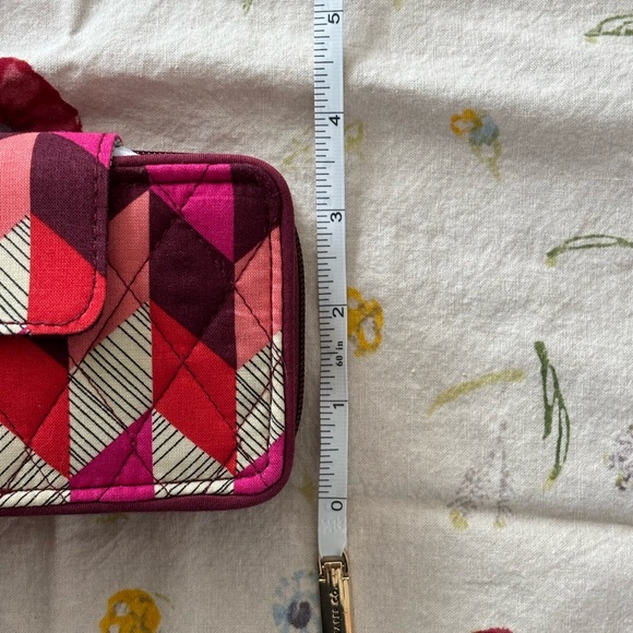 Geometric Patterned Women's Wristlet - Picture 14 of 16